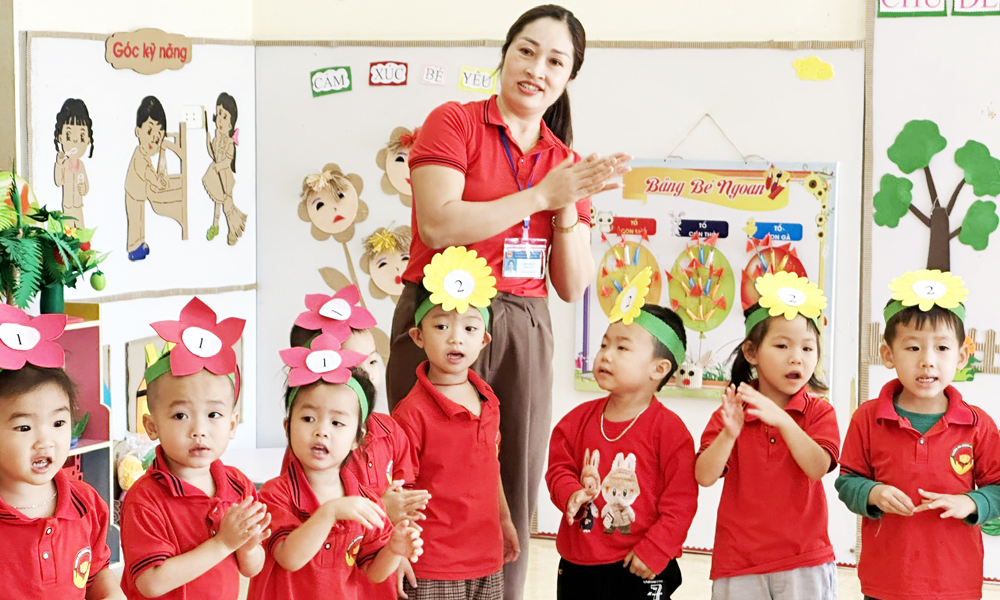 Giờ học của cô và trò tại điểm lẻ thôn Đồng Riễu của Trường Mầm non Dương Hưu.